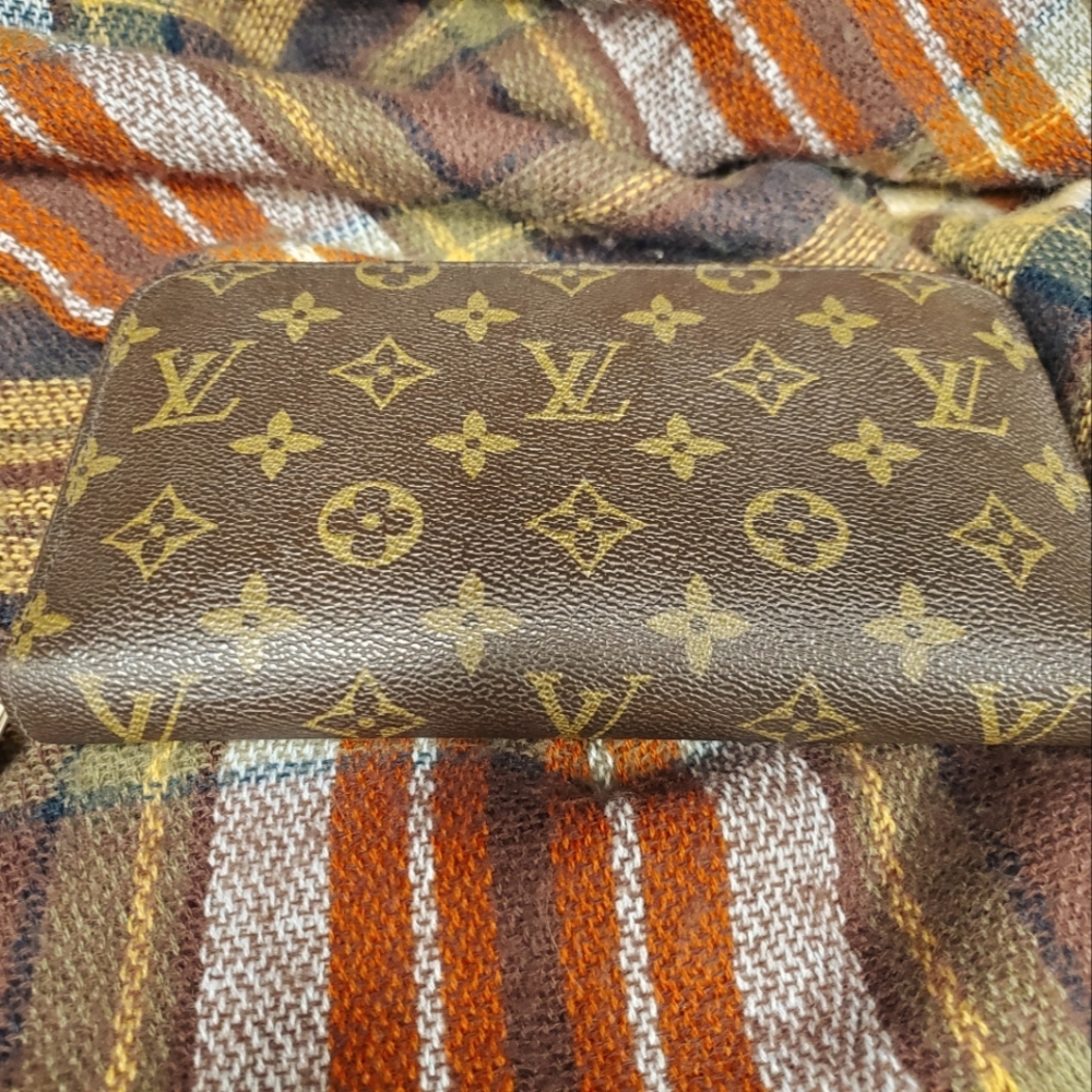 Preloved Authentic LV Zippy Wallet